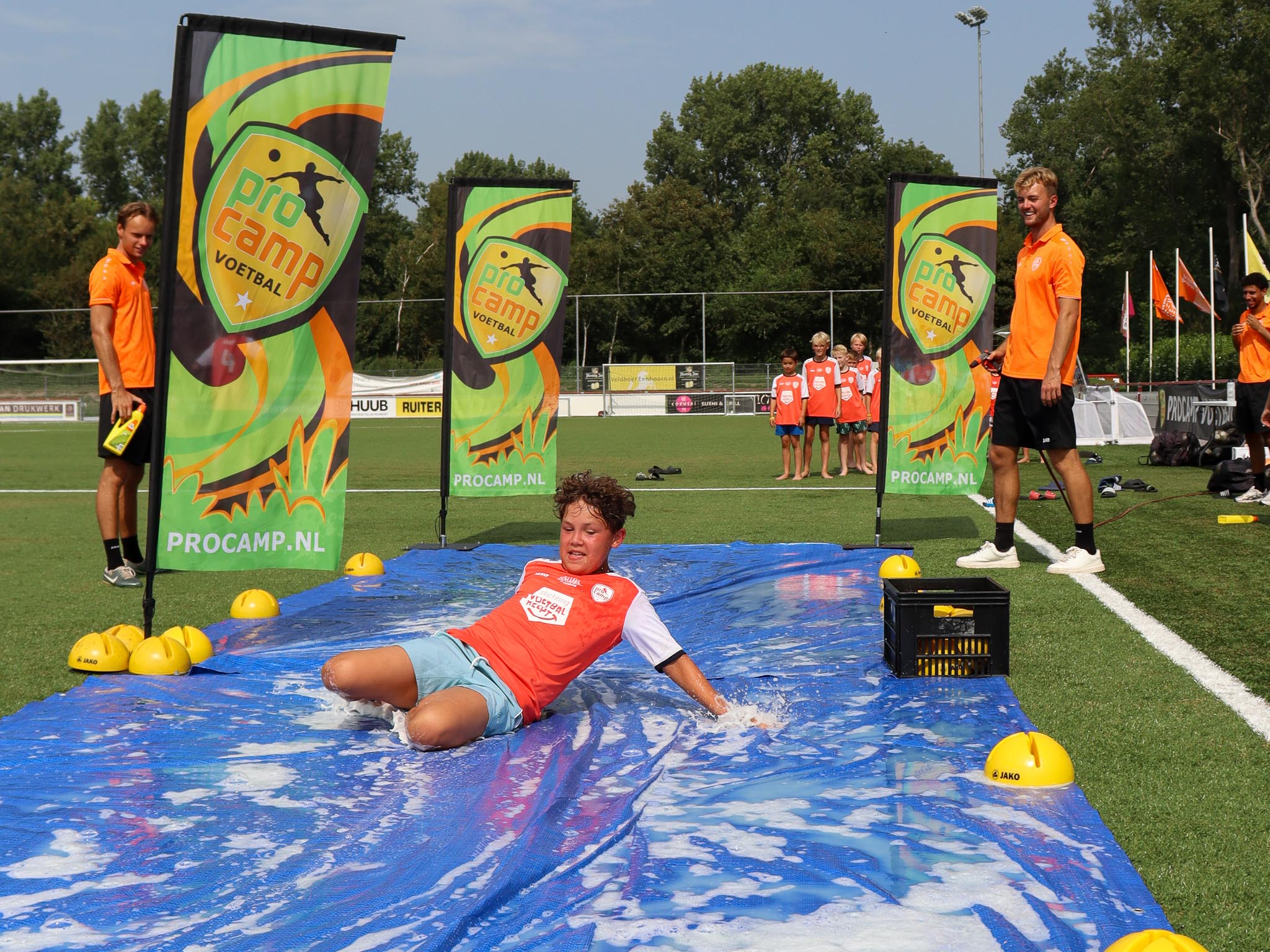 Waterglijbaan ProCamp voetbalkamp zomervakantie