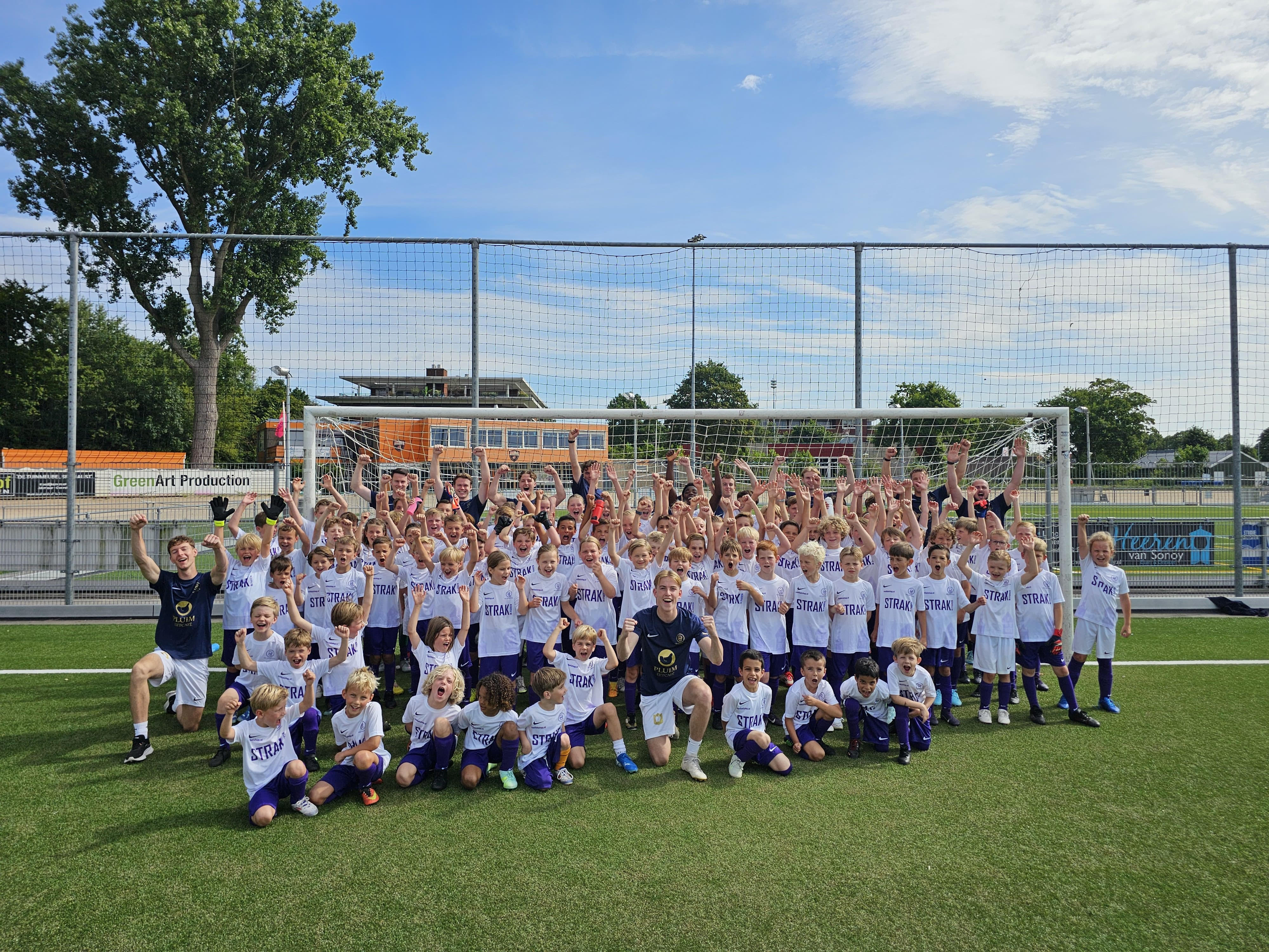 groepsfoto bij het Jong Holland zomerkamp